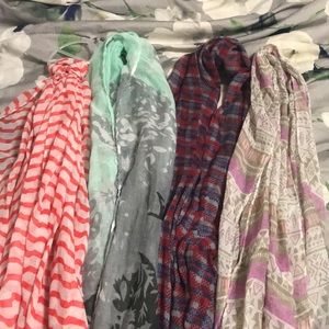 Lot of scarves (4)